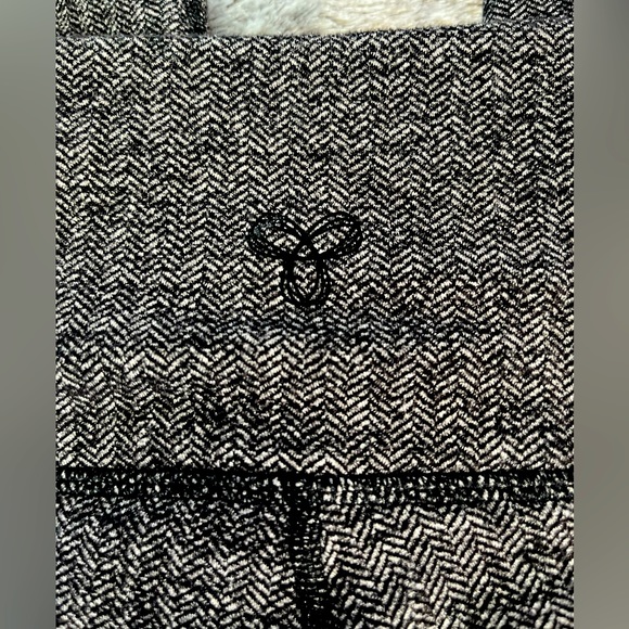 TNA high-rise LEGGINGS with Wide waistband! EXCELLENT CONDITION! - Picture 2 of 4